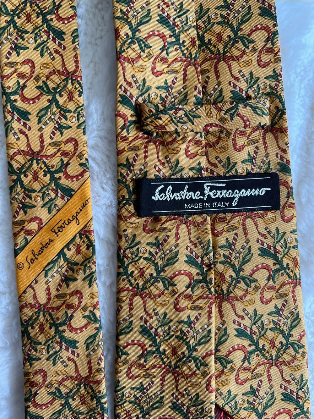 salvatore ferragamo Tie golf and ribbon motif with green foliage festive